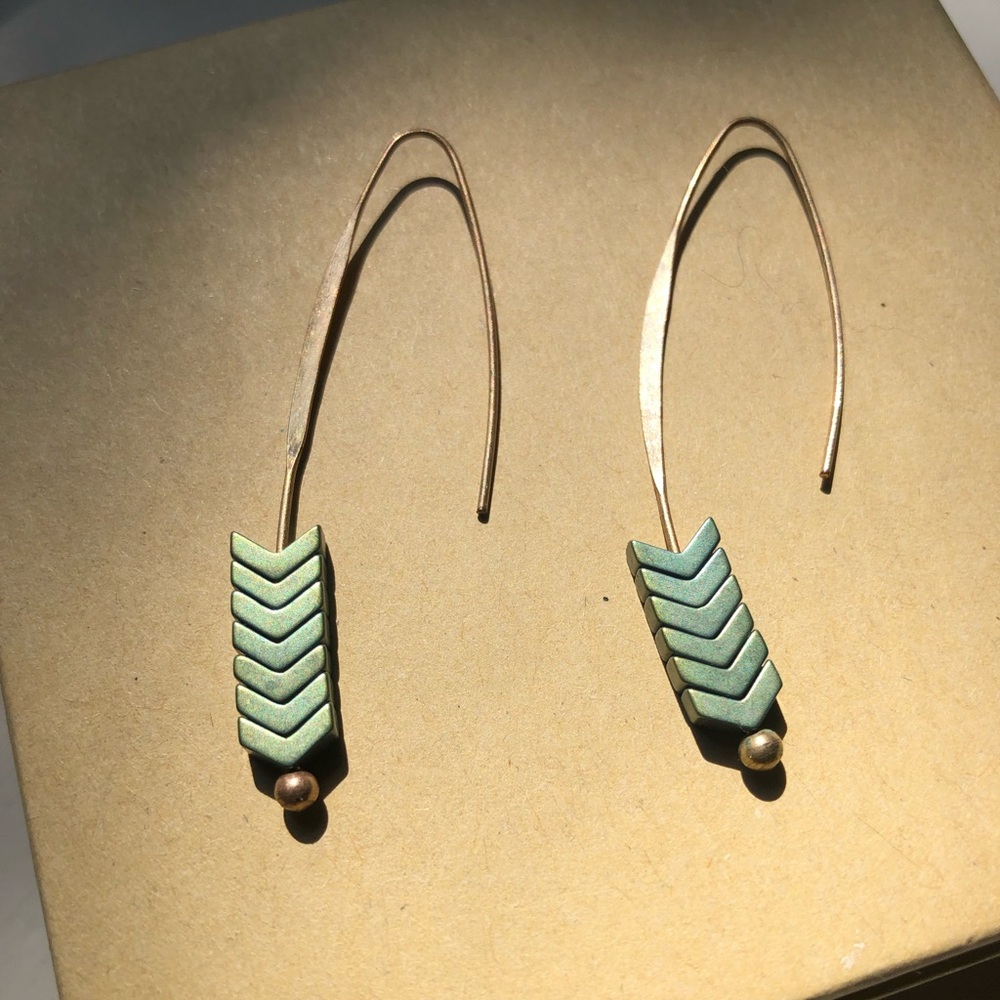 Gold minimalist drop earrings
